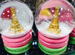 Bola de nieve Torre Eiffel 2 macarrones