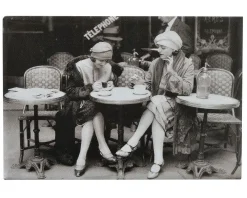 Imán Las Parisinas en un café