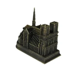 Monument Notre Dame bronze