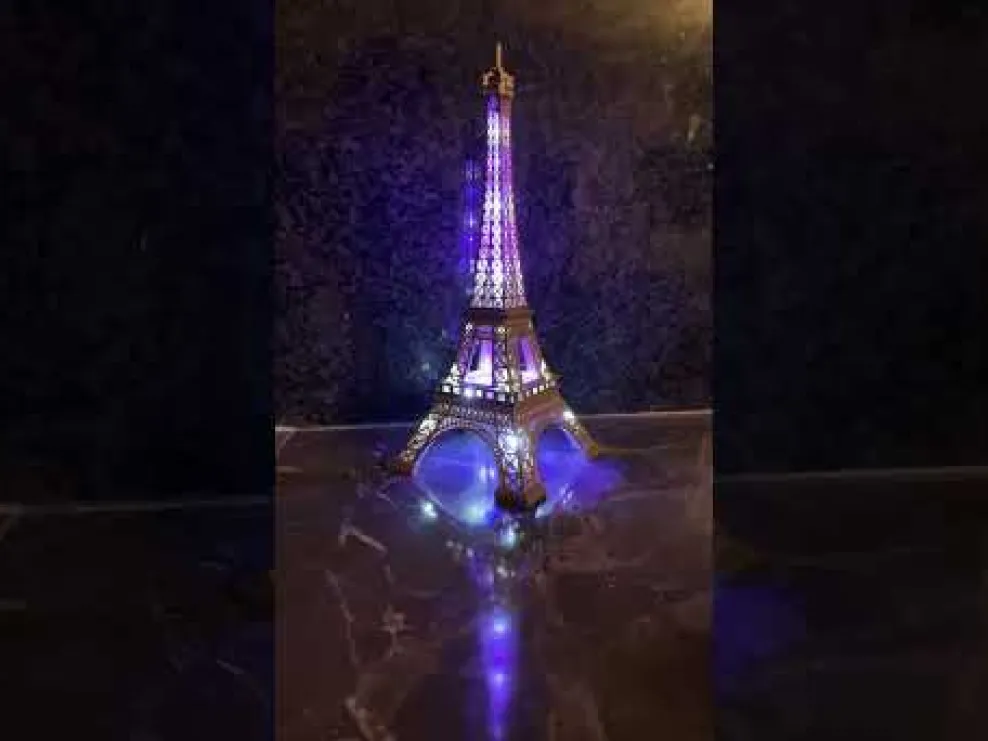 Torre Eiffel Brillante + LED 6 colores variados