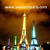 Torre Eiffel luminosa y titilante