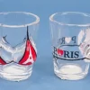 Vaso de shot pecho de mujer